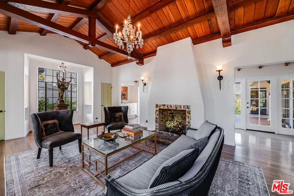 1046 Chautauqua Boulevard Pacific Palisades, CA 90272