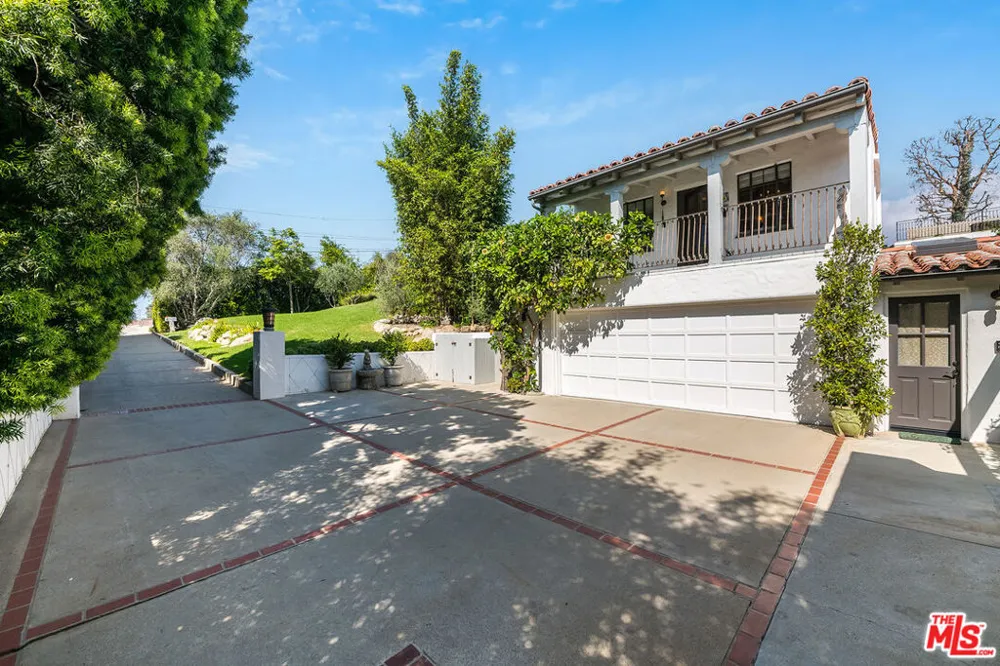 1046 Chautauqua Boulevard Pacific Palisades, CA 90272