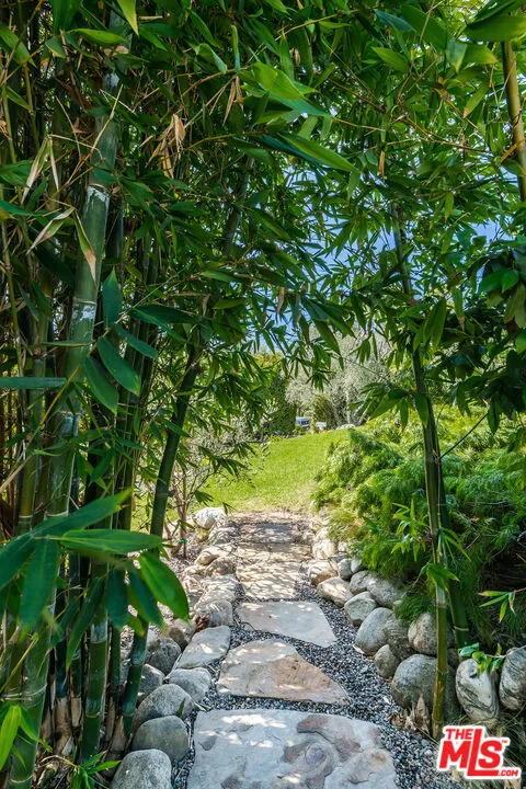 1046 Chautauqua Boulevard Pacific Palisades, CA 90272