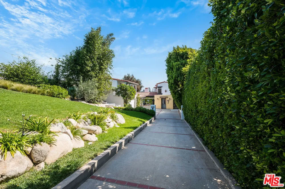 1046 Chautauqua Boulevard Pacific Palisades, CA 90272