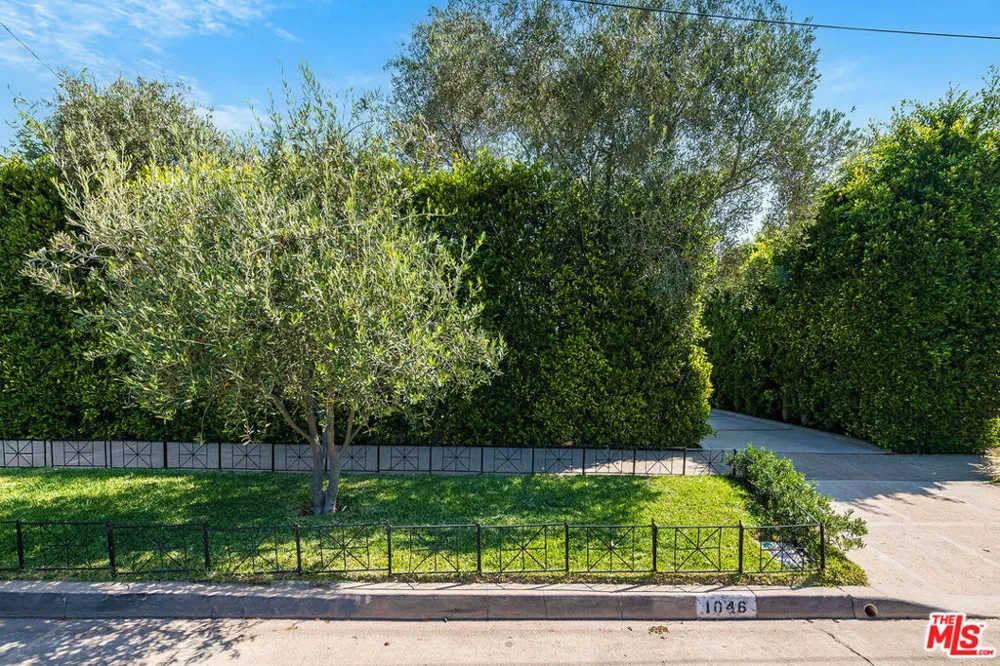 1046 Chautauqua Boulevard Pacific Palisades, CA 90272