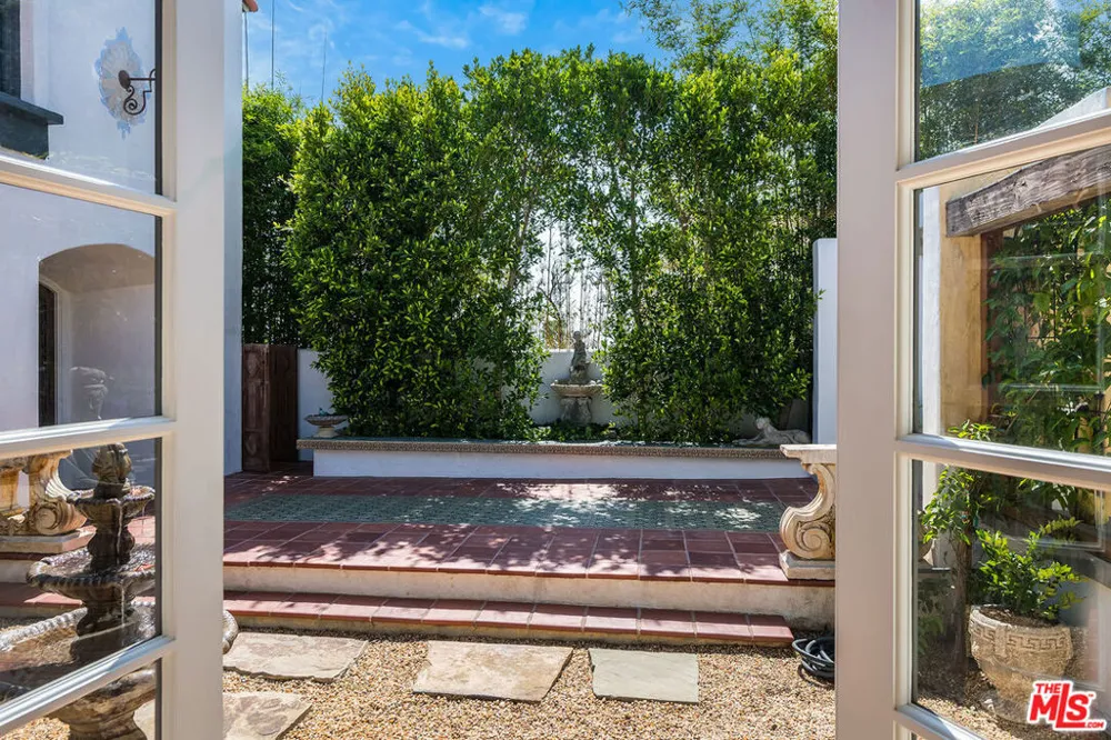 1046 Chautauqua Boulevard Pacific Palisades, CA 90272