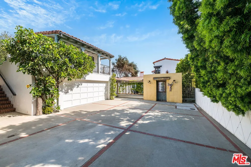 1046 Chautauqua Boulevard Pacific Palisades, CA 90272