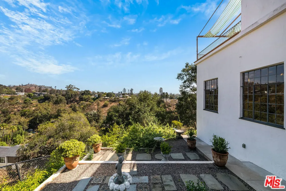 1046 Chautauqua Boulevard Pacific Palisades, CA 90272