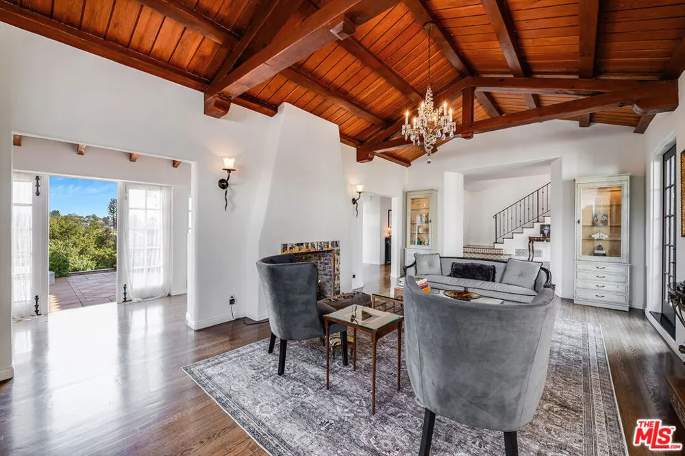 1046 Chautauqua Boulevard Pacific Palisades, CA 90272