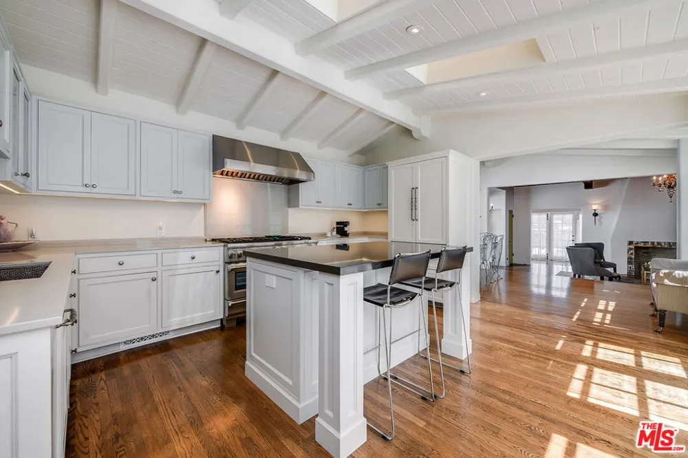 1046 Chautauqua Boulevard Pacific Palisades, CA 90272