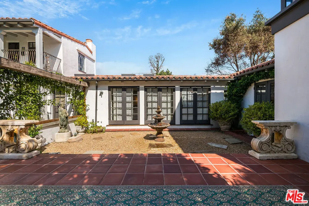 1046 Chautauqua Boulevard Pacific Palisades, CA 90272
