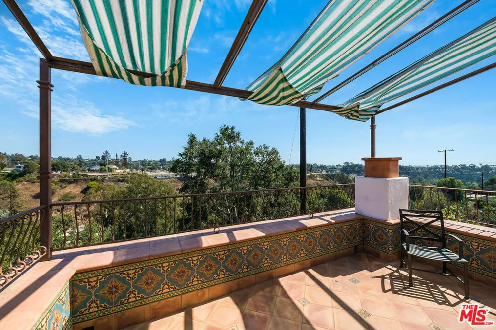 1046 Chautauqua Boulevard Pacific Palisades, CA 90272