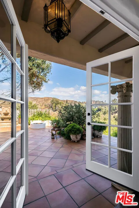 1046 Chautauqua Boulevard Pacific Palisades, CA 90272