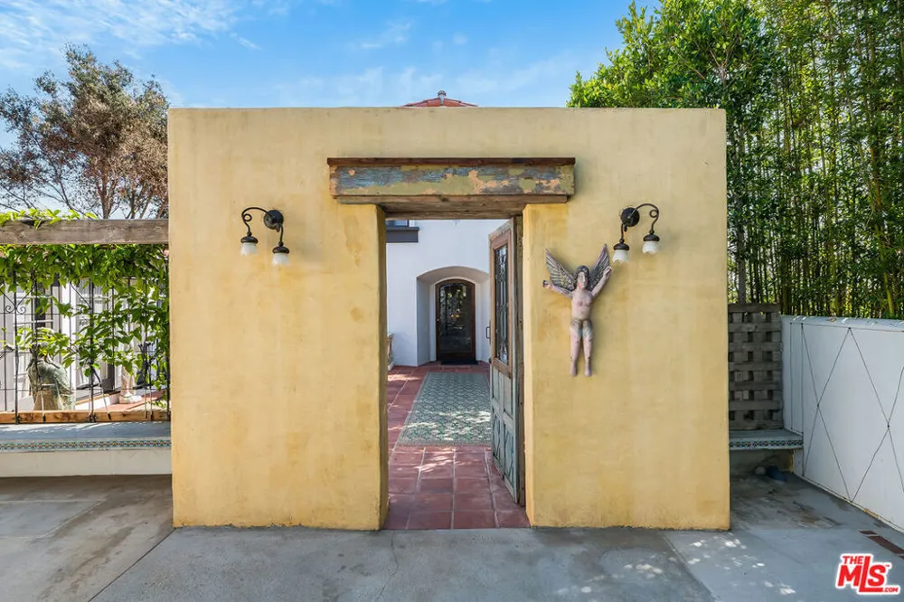 1046 Chautauqua Boulevard Pacific Palisades, CA 90272