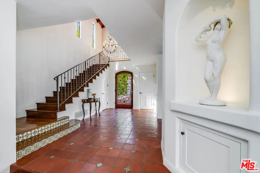 1046 Chautauqua Boulevard Pacific Palisades, CA 90272