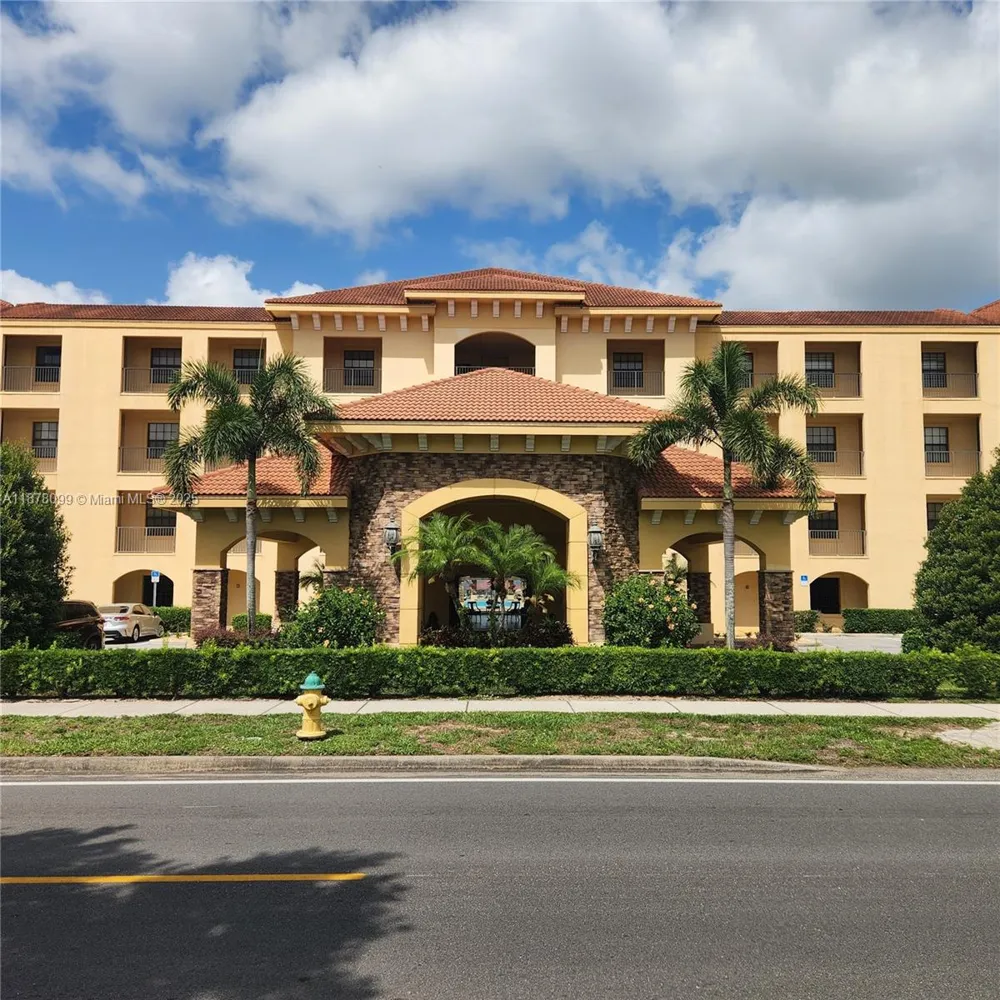 2351 Lakeview Dr #114 Sebring, FL 33875