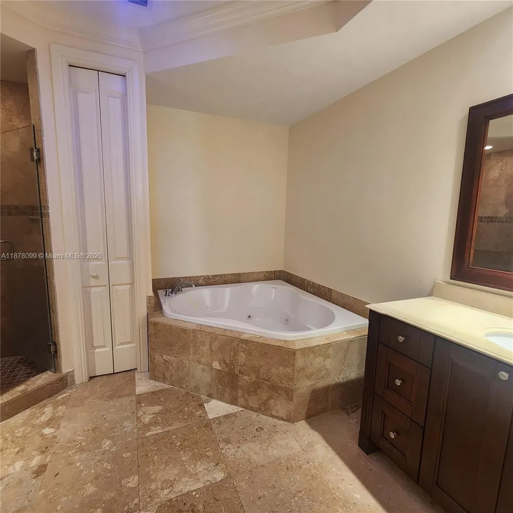 2351 Lakeview Dr #114 Sebring, FL 33875