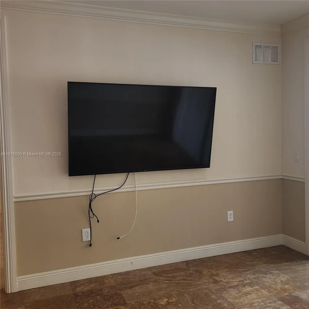 2351 Lakeview Dr #114 Sebring, FL 33875