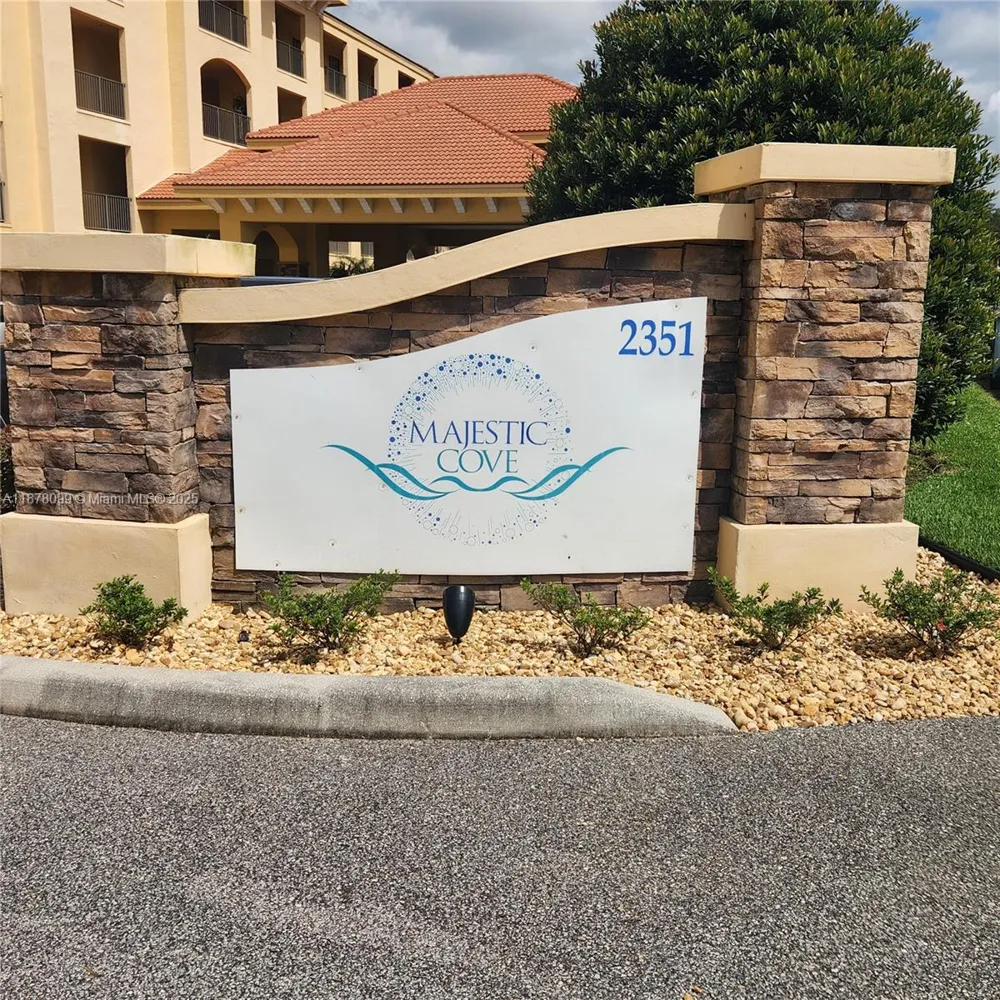 2351 Lakeview Dr #114 Sebring, FL 33875