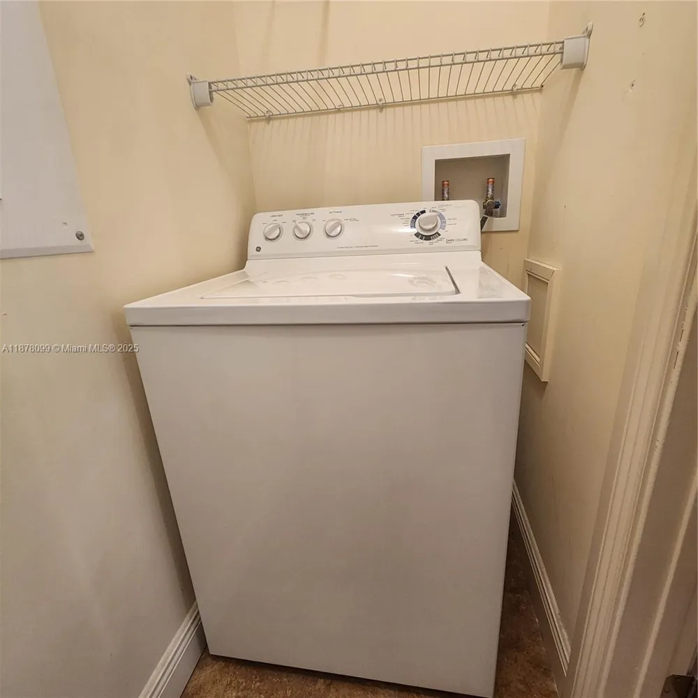 2351 Lakeview Dr #114 Sebring, FL 33875