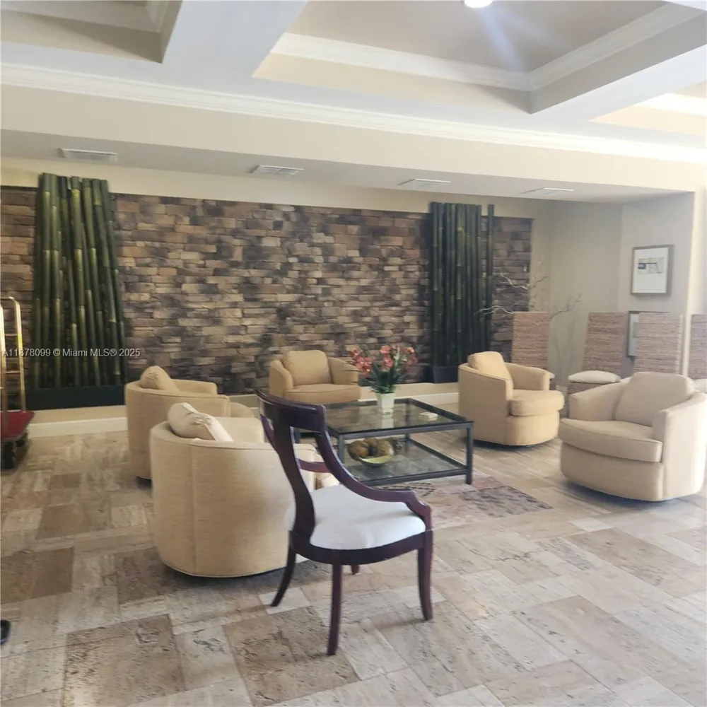 2351 Lakeview Dr #114 Sebring, FL 33875
