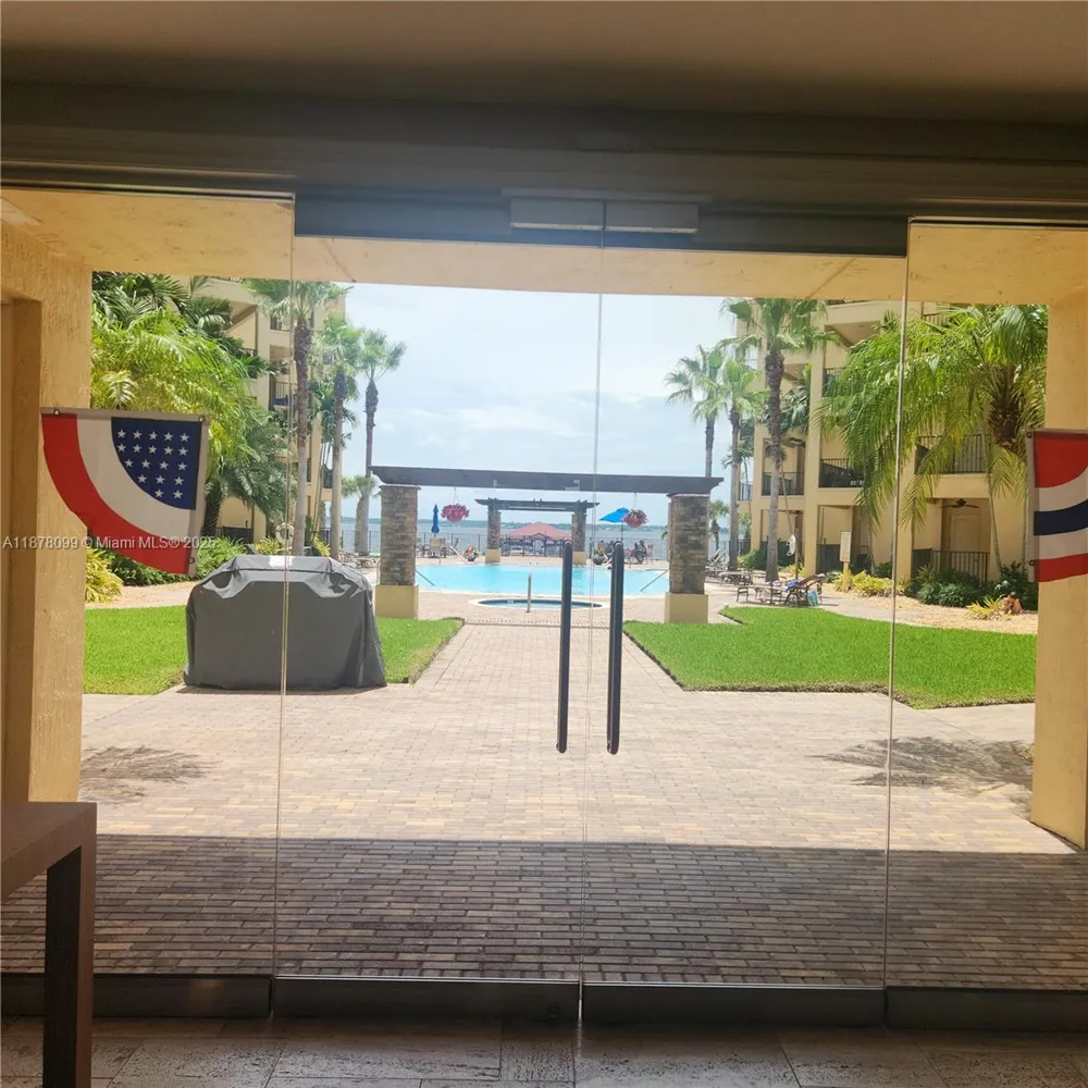 2351 Lakeview Dr #114 Sebring, FL 33875