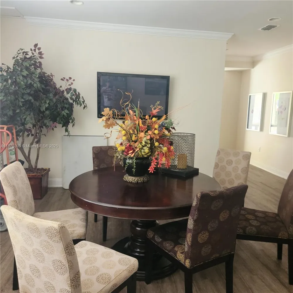 2351 Lakeview Dr #114 Sebring, FL 33875