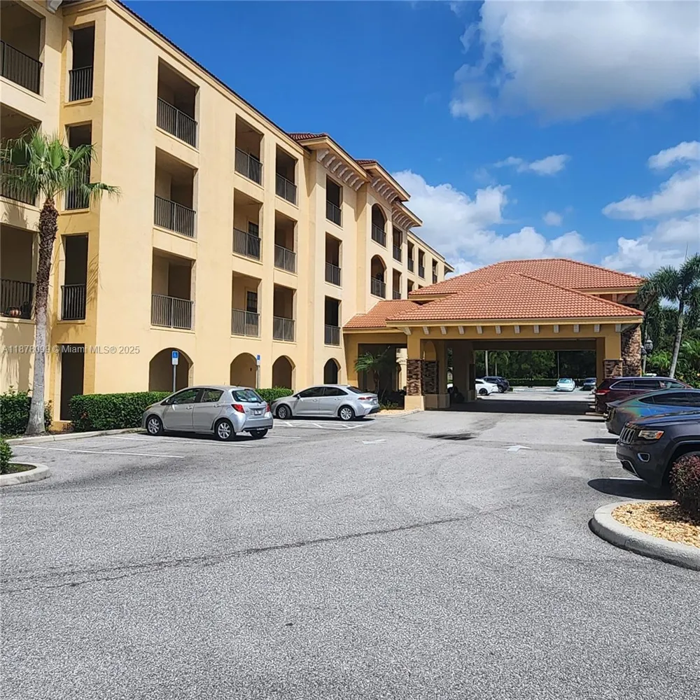 2351 Lakeview Dr #114 Sebring, FL 33875