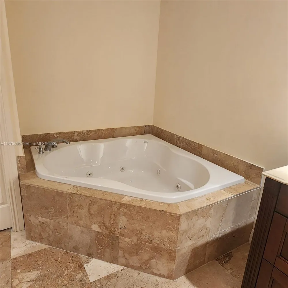 2351 Lakeview Dr #114 Sebring, FL 33875