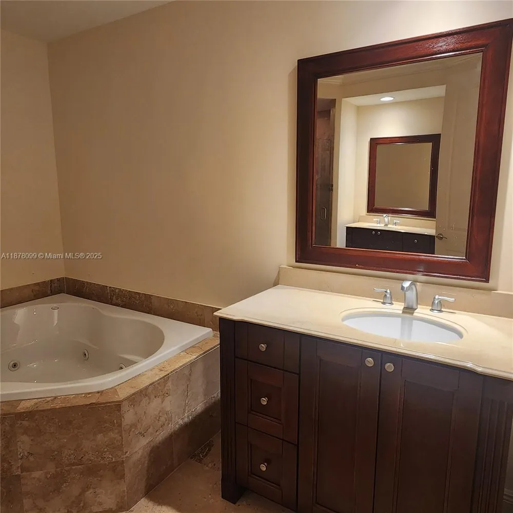 2351 Lakeview Dr #114 Sebring, FL 33875