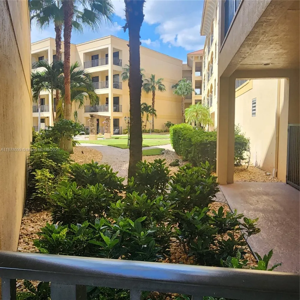 2351 Lakeview Dr #114 Sebring, FL 33875