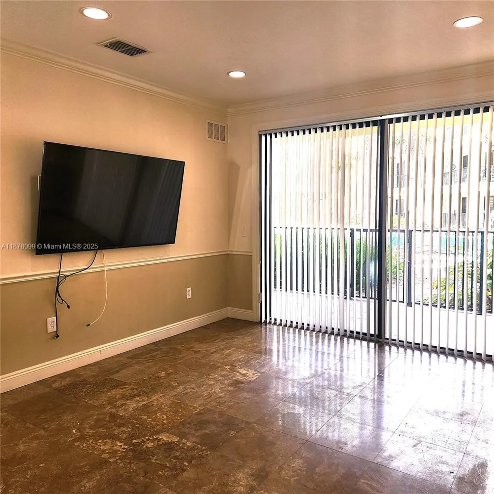 2351 Lakeview Dr #114 Sebring, FL 33875
