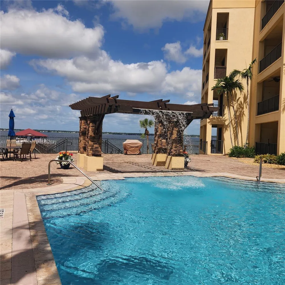 2351 Lakeview Dr #114 Sebring, FL 33875
