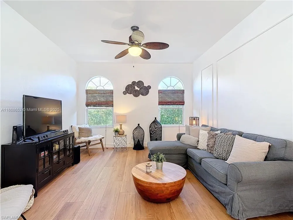 4991 Brixton Ct Naples, FL 34104