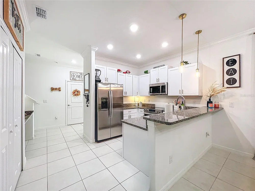 7082 RIPPLE POND LOOP Zephyrhills, FL 33541