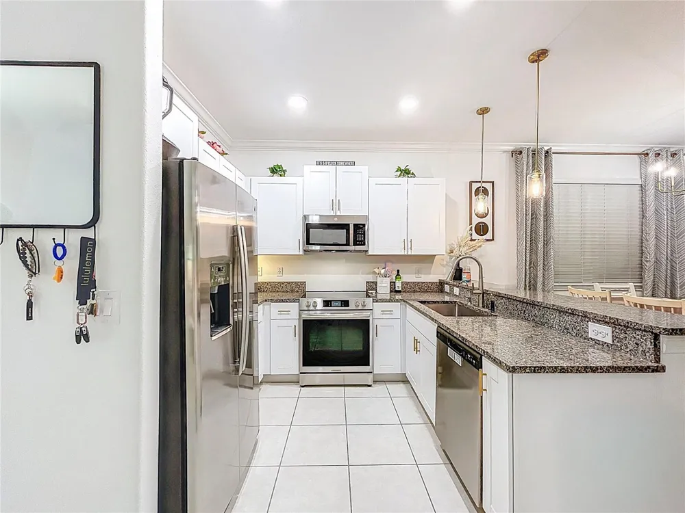 7082 RIPPLE POND LOOP Zephyrhills, FL 33541
