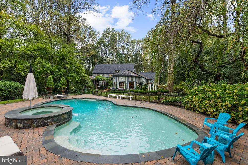 10205 CEDAR POND DRIVE Vienna, VA 22182
