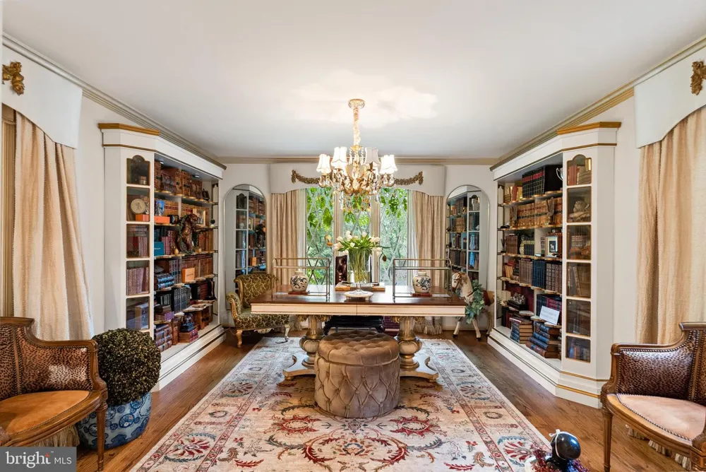 10205 CEDAR POND DRIVE Vienna, VA 22182