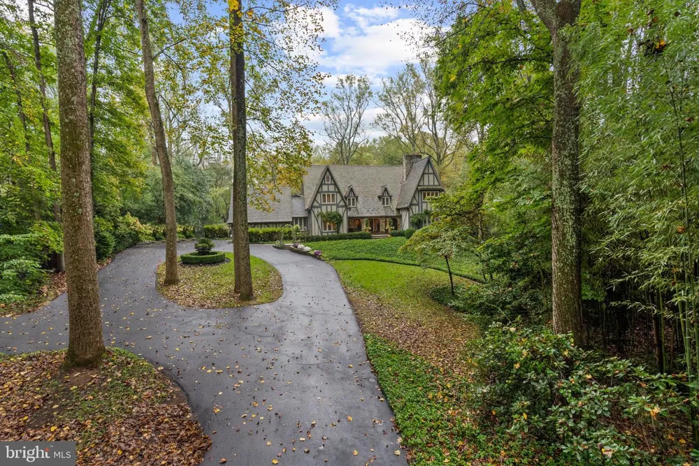 10205 CEDAR POND DRIVE Vienna, VA 22182