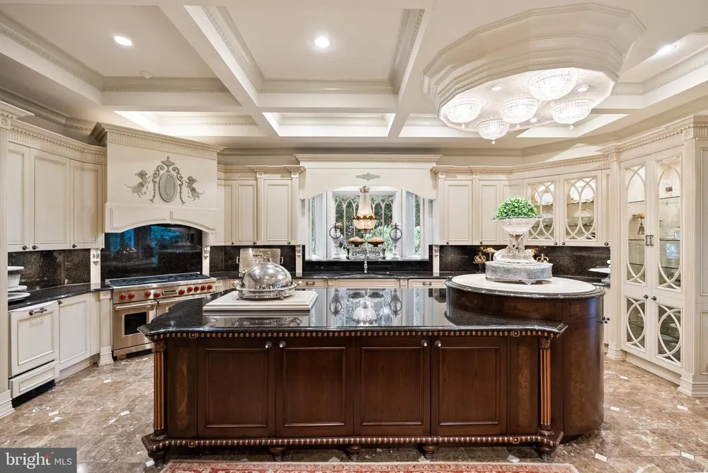 10205 CEDAR POND DRIVE Vienna, VA 22182