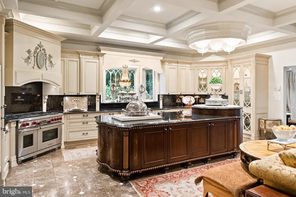 10205 CEDAR POND DRIVE Vienna, VA 22182