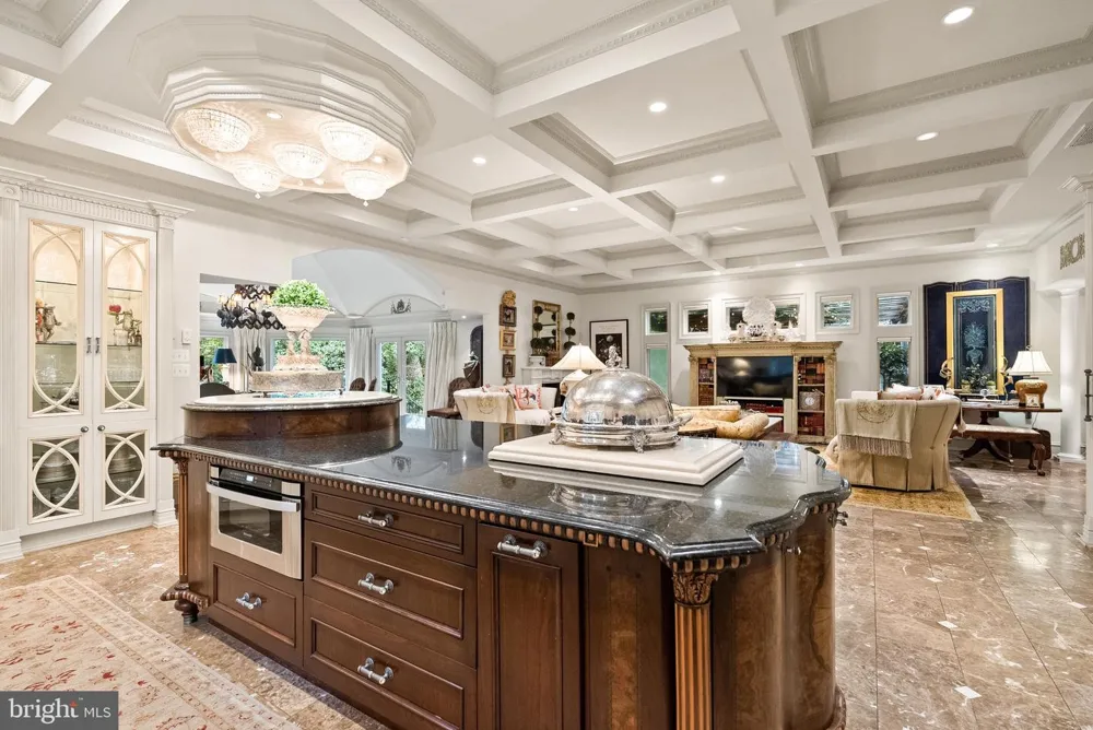 10205 CEDAR POND DRIVE Vienna, VA 22182
