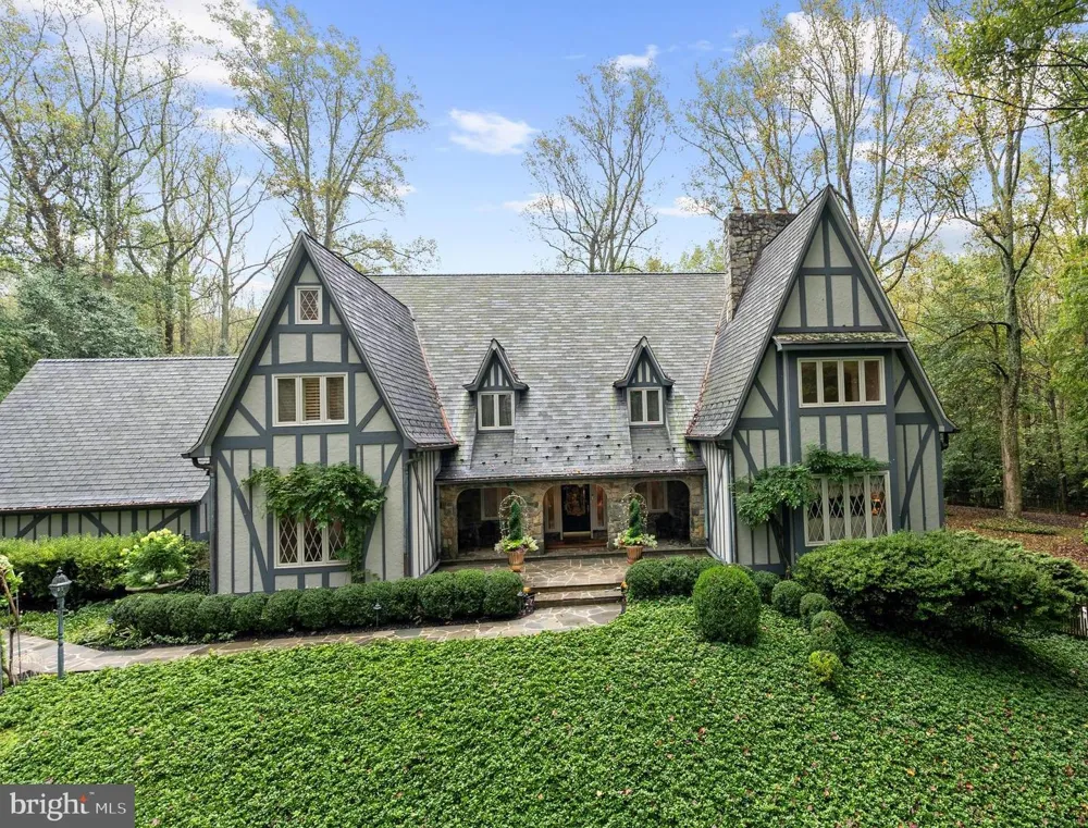 10205 CEDAR POND DRIVE Vienna, VA 22182