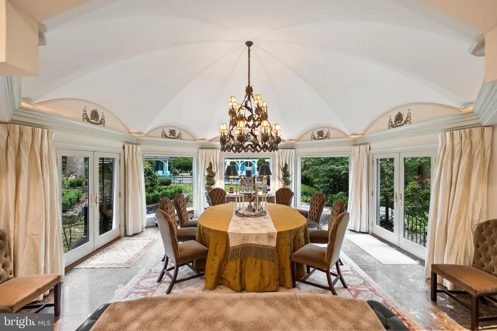 10205 CEDAR POND DRIVE Vienna, VA 22182