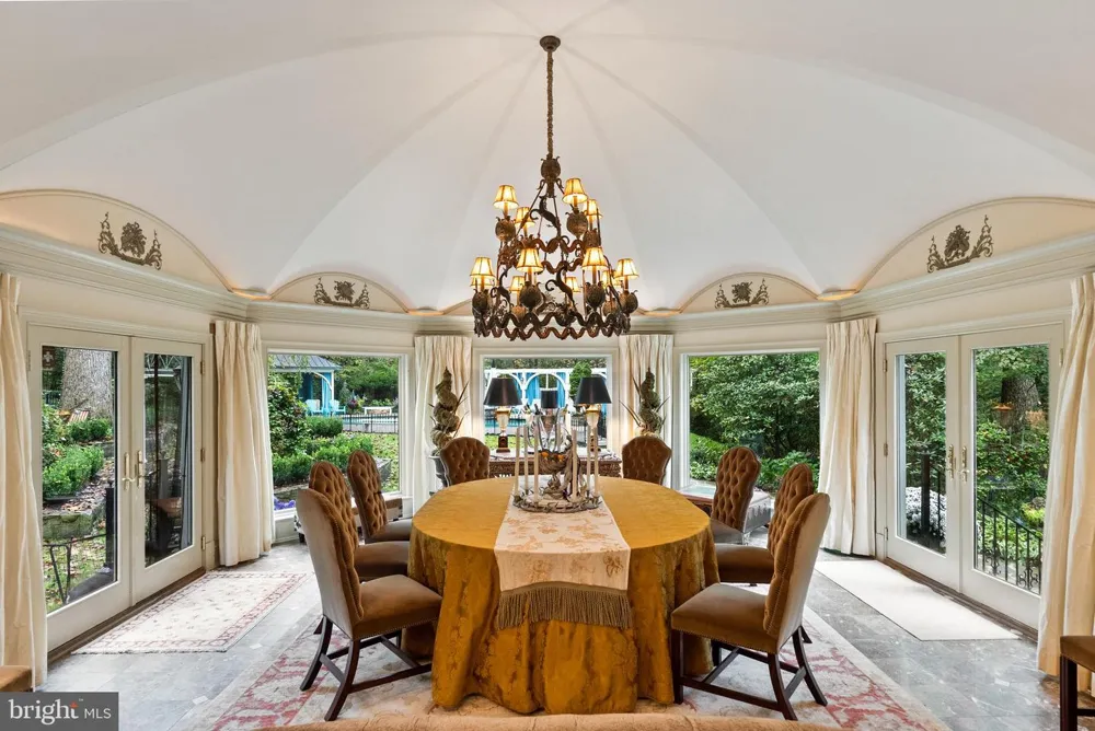 10205 CEDAR POND DRIVE Vienna, VA 22182