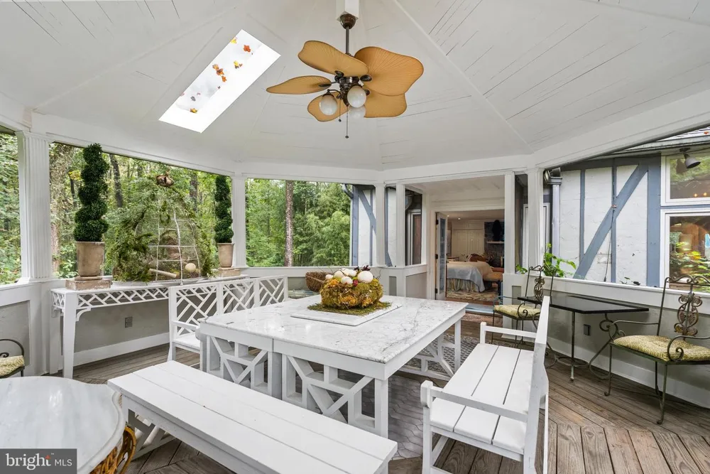 10205 CEDAR POND DRIVE Vienna, VA 22182