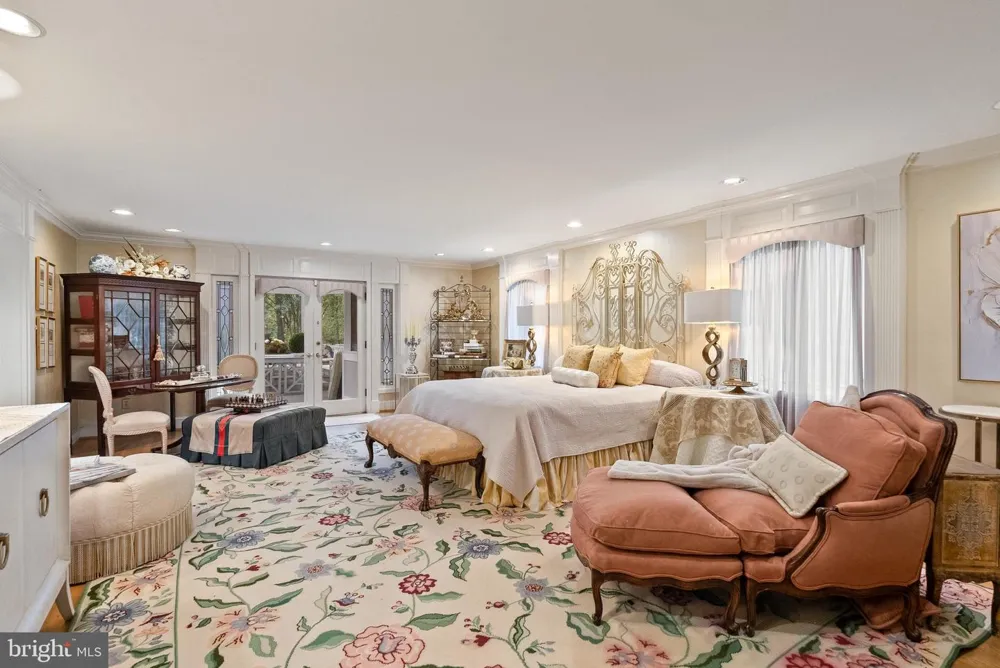 10205 CEDAR POND DRIVE Vienna, VA 22182