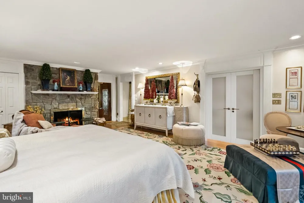 10205 CEDAR POND DRIVE Vienna, VA 22182