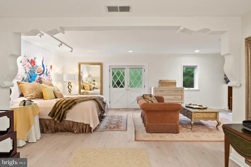 10205 CEDAR POND DRIVE Vienna, VA 22182