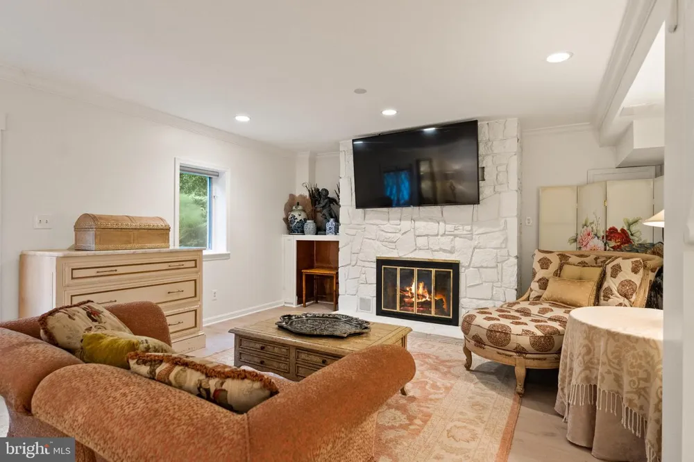 10205 CEDAR POND DRIVE Vienna, VA 22182