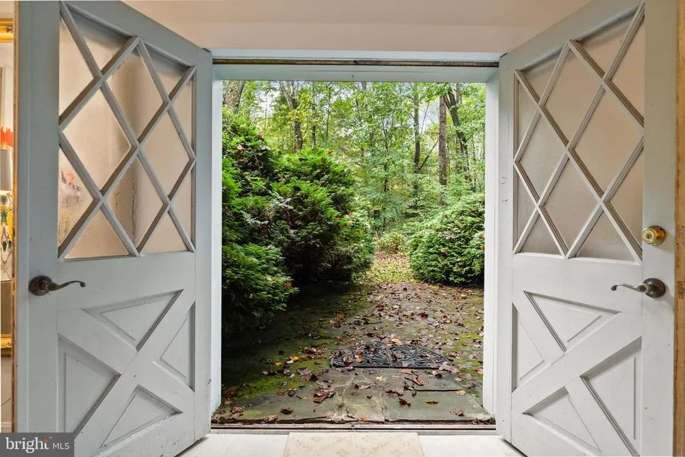10205 CEDAR POND DRIVE Vienna, VA 22182