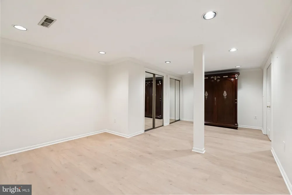 10205 CEDAR POND DRIVE Vienna, VA 22182