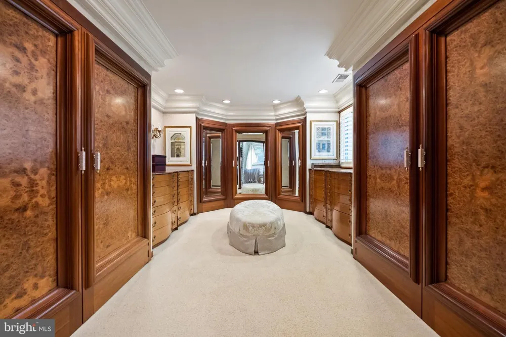 10205 CEDAR POND DRIVE Vienna, VA 22182