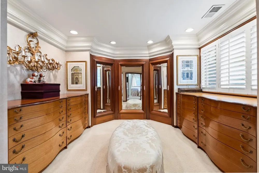 10205 CEDAR POND DRIVE Vienna, VA 22182